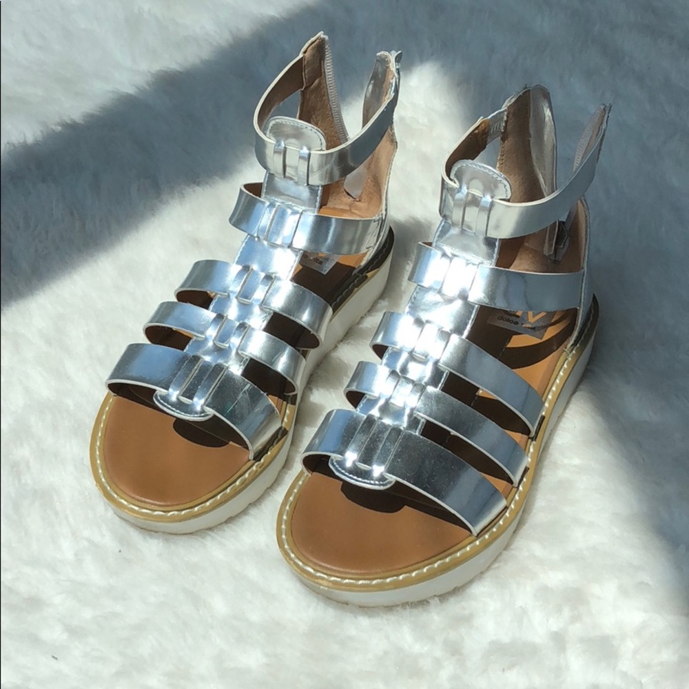 7.5 dolce vita metallic platform sandals